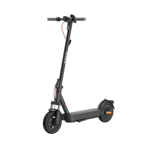 Xiaomi Electric Scooter 5 avec design élégant et pneus tubeless de 10 pouces.