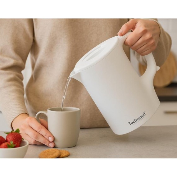 Bouilloire blanche compacte TECHWOOD TB-1101 facile à nettoyer