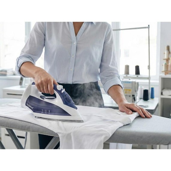 Fer à Repasser TECHWOOD TFS-249 violet vue avant puissante