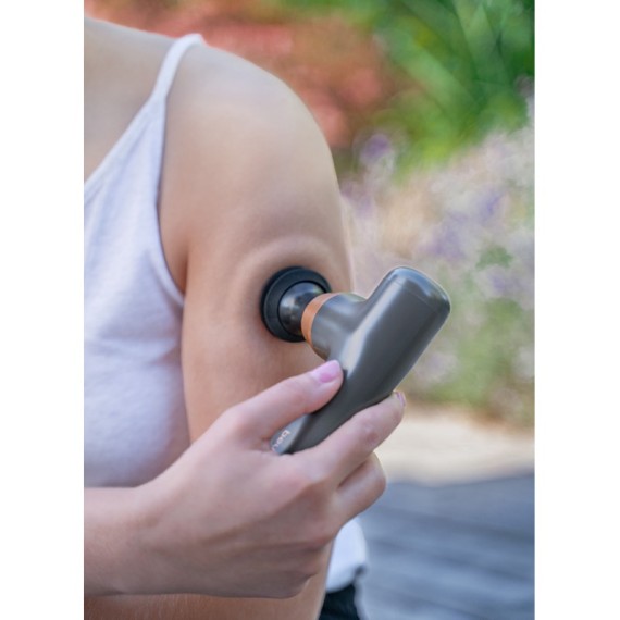 Massage profond avec pistolet BEURER MG79 à domicile