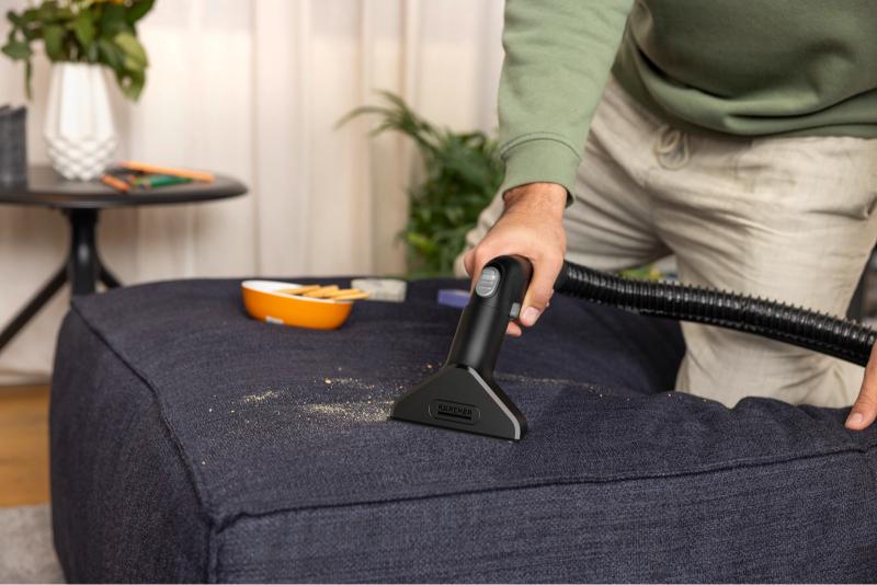 Aspirateur Karcher SE4 blanc maniable et polyvalent