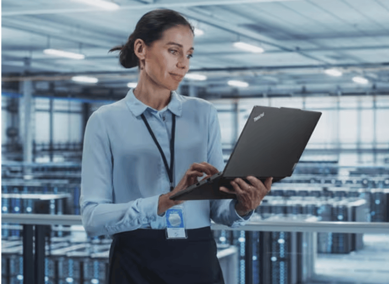 Laptop ultrafin et léger avec batterie longue durée pratique